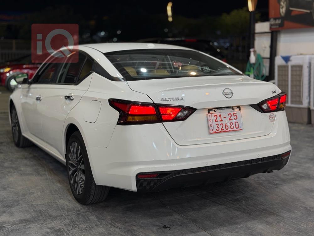 نيسان ألتيما